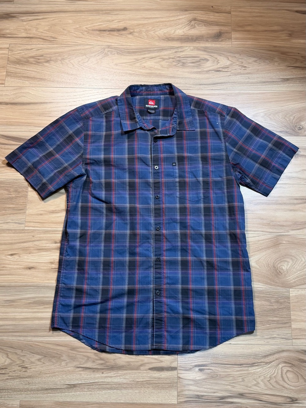Quiksilver Men's Navy and Red Plaid Short-Sleeve Button-Down Shirt